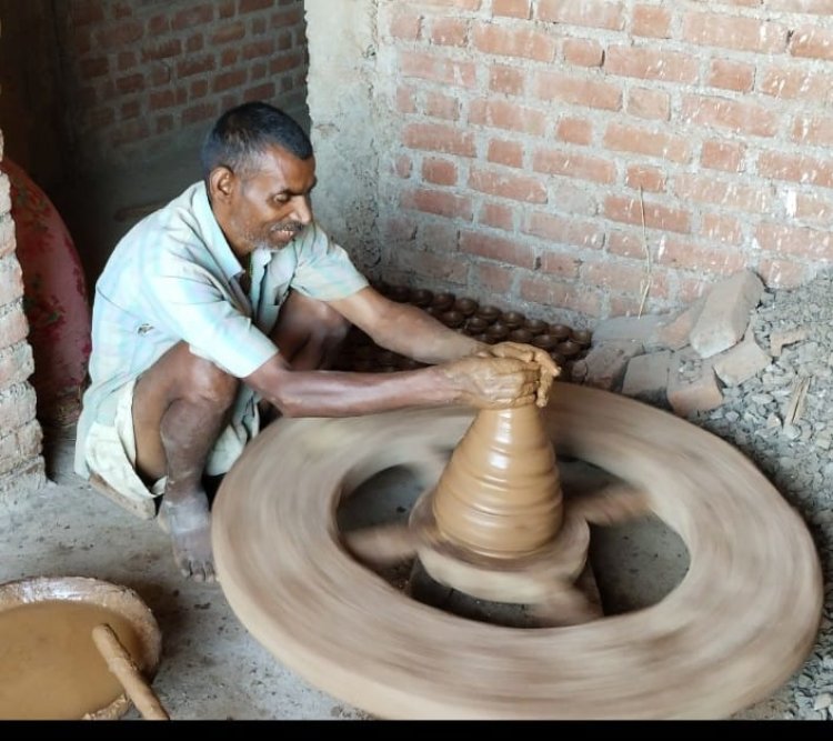 मुख्यमंत्री के वोकल फॉर लोकल के आहवान ने कुम्हारों के चेहरे की बढ़ाई रौनक