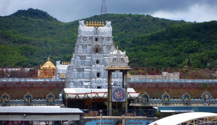 Kerala Temple Dress Code: मंदिरों में क्या है ड्रेस कोड वाला विवाद? पुरुषों के कमीज पहनने पर रोक वाला नियम रहेगा जारी, जानें