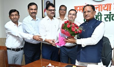 रायपुर : मुख्यमंत्री का राज्य प्रशासनिक सेवा के पदोन्नत अधिकारियों ने जताया आभार