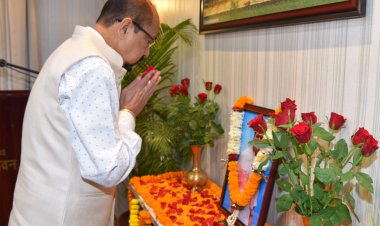 रायपुर : राज्यपाल श्री डेका ने भारत रत्न डॉ. भूपेन हजारिका की पुण्यतिथि पर उन्हें किया नमन