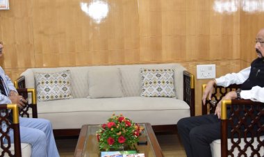 रायपुर : राज्यपाल श्री डेका से छत्तीसगढ़ राज्य मानवाधिकार आयोग के अध्यक्ष ने सौजन्य भेंट की