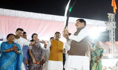 नारी शक्ति के जोश और जुनून को देख मुख्यमंत्री डॉ. यादव ने भी किया शस्त्रकला प्रदर्शन