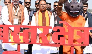 रायपुर : मुख्यमंत्री श्री विष्णु देव साय का बस्तरिया अंदाज में हुआ स्वागत