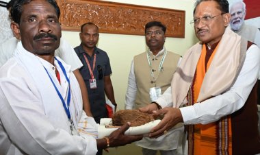 रायपुर : मुख्यमंत्री श्री विष्णु देव साय ने जनजातीय परंपरा के संरक्षक बैगा, गुनिया और सिरहा को किया सम्मानित