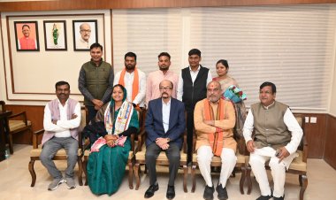 रायपुर : राज्यपाल श्री डेका हुए महिला एवं बाल विकास मंत्री श्रीमती रजवाड़े के गृह प्रवेश कार्यक्रम में शामिल