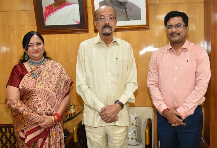 रायपुर : राज्यपाल श्री डेका से अनुसूचित जाति एवं जनजाति, पिछड़ा वर्ग विभाग के प्रमुख सचिव श्री बोरा ने सौजन्य भेंट की