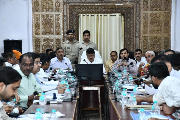 विभागीय योजनाओं का क्रियान्वयन तत्परता से किया जाए : ऊर्जा मंत्री श्री तोमर