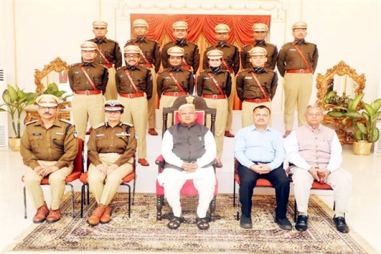 अधिकारी की संवेदनशीलता, प्रशासन की सफलता का आधार : राज्यपाल श्री पटेल