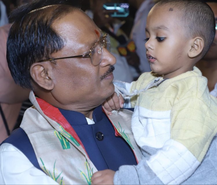 रायपुर : बच्चे निश्छल प्रेम और दुलार की भाषा को समझते हैं...