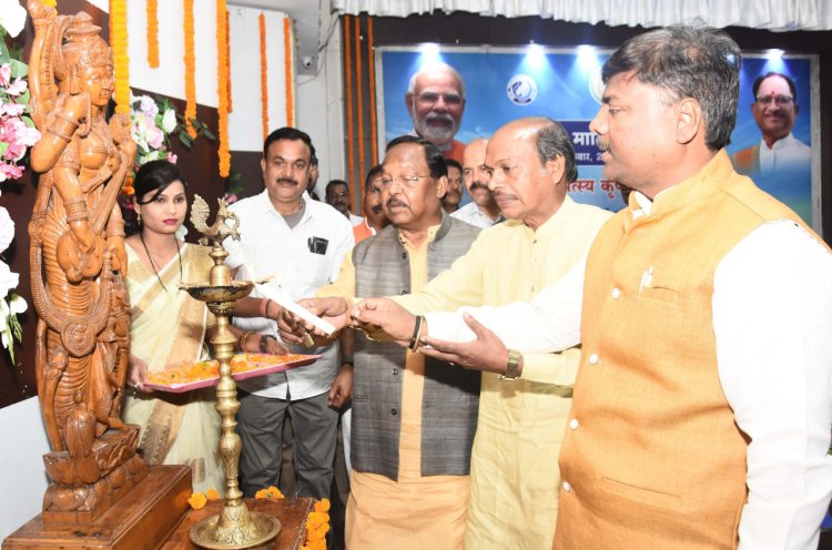 रायपुर : पानी की बहुलता एवं बांध वाले क्षेत्रों में मत्स्य टूरिज्म को दिया जाएगा बढ़ावा: मंत्री श्री रामविचार नेताम