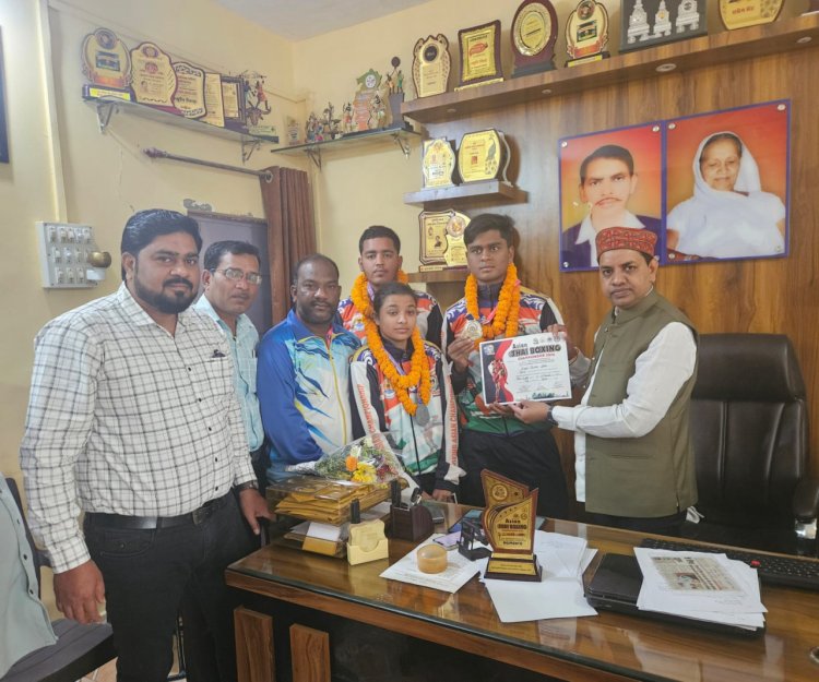 रायपुर : बॉक्सिंग चैंपियनशिप में स्वर्ण और रजत पदक जीतने पर खिलाड़ियों को उद्योग मंत्री श्री देवांगन ने दी बधाई