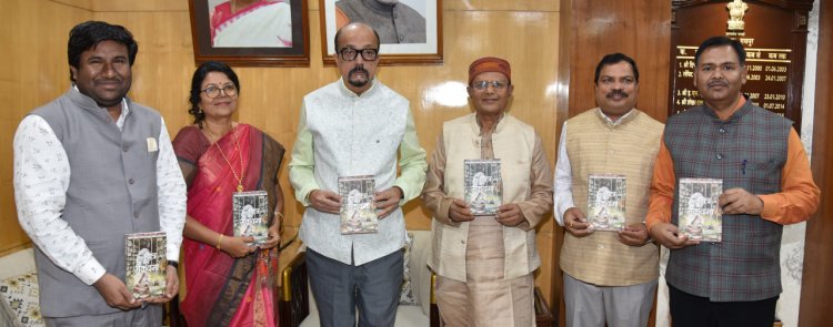 रायपुर : राज्यपाल श्री डेका ने एक छात्र का मुकदमा पुस्तक का किया विमोचन