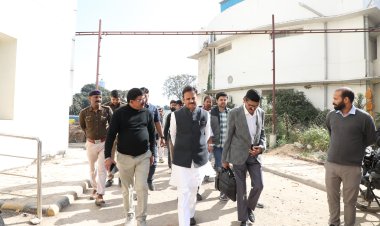 उप मुख्यमंत्री श्री शुक्ल ने सुपर स्पेशलिटी अस्पताल के विस्तार भवन के निर्माण कार्य का किया निरीक्षण