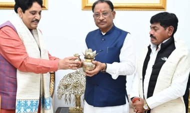 रायपुर : उत्तर प्रदेश के मुख्यमंत्री श्री योगी आदित्यनाथ ने छत्तीसगढ़ के मुख्यमंत्री श्री विष्णु देव साय के लिए भेजा महाकुंभ में शामिल होने का आमंत्रण