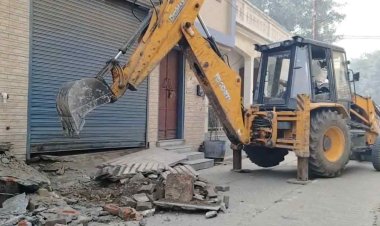 संभल में अवैध अतिक्रमण के खिलाफ पुलिस प्रशासन का एक्शन जारी