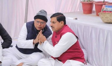 मुख्यमंत्री डॉ. यादव ने ऊर्जा मंत्री श्री तोमर के निवास पर पहुँचकर शोक संवेदनाएँ व्यक्त कीं