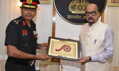 रायपुर : राज्यपाल श्री डेका से छत्तीसगढ़ एवं ओडिशा सैनिक उप क्षेत्र कमांडर ब्रिगेडियर श्री आनंद ने सौजन्य भेंट की