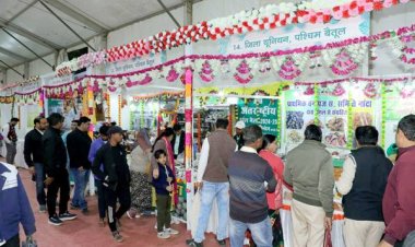 अलीराजपुर के दाल-पानिये के स्वाद के लिए लोगों की लगी भीड़