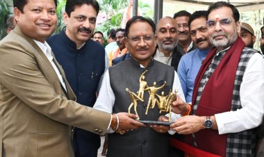 रायपुर : मुख्यमंत्री श्री विष्णु देव साय से छत्तीसगढ़ वालीबॉल संघ के पदाधिकारियों ने की मुलाकात