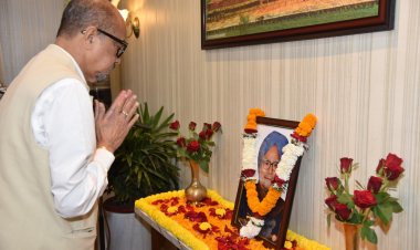 रायपुर: राज्यपाल श्री डेका ने पूर्व प्रधानमंत्री डॉ. मनमोहन सिंह के निधन पर उन्हें दी भावभीनी श्रद्धांजलि