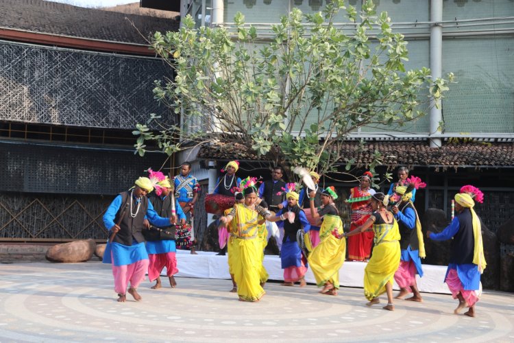 कर्म की प्रेरणा देने वाला नृत्य है करमा