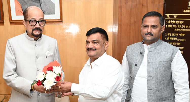 रायपुर : राज्यपाल श्री डेका से अखिल भारतीय कुर्मी क्षत्रीय महासभा के पदाधिकारियों ने भेंट की