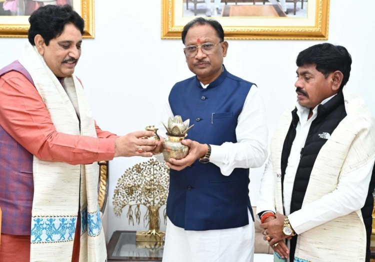 रायपुर : उत्तर प्रदेश के मुख्यमंत्री श्री योगी आदित्यनाथ ने छत्तीसगढ़ के मुख्यमंत्री श्री विष्णु देव साय के लिए भेजा महाकुंभ में शामिल होने का आमंत्रण