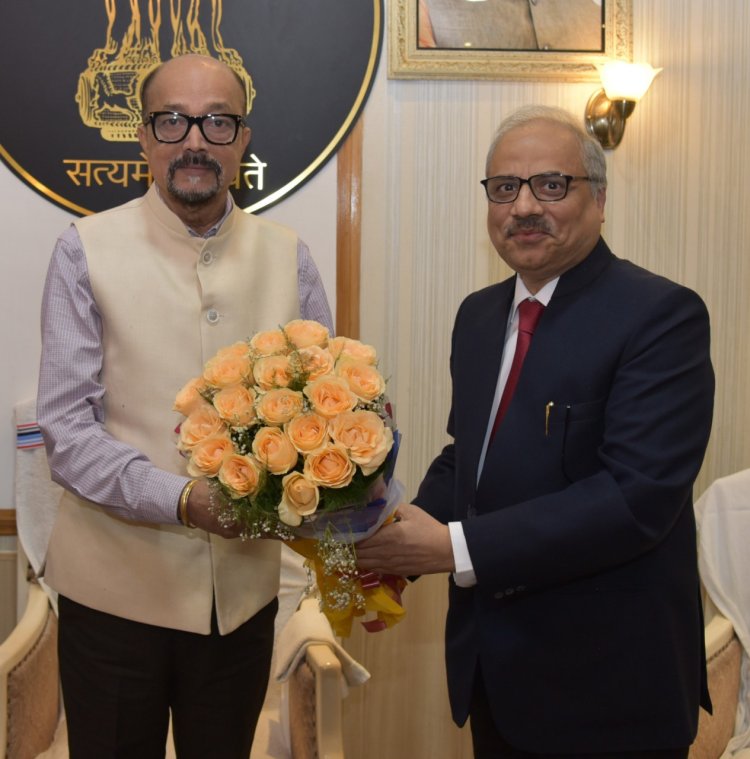 रायपुर : राज्यपाल श्री डेका से मुख्य न्यायाधीश जस्टिस श्री सिन्हा ने सौजन्य भेंट की