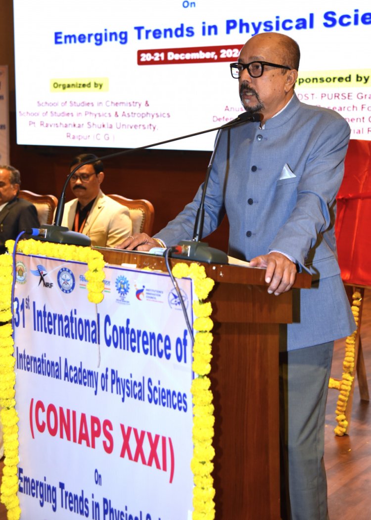 रायपुर : विकसित भारत बनाने के लिए वैज्ञानिक अनुसंधान और नवाचार की भूमिका महत्वपूर्ण- श्री रमेन डेका