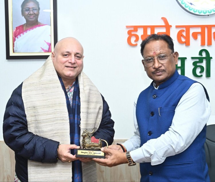 रायपुर : मुख्यमंत्री श्री विष्णु देव साय से प्रख्यात अभिनेता और पद्मश्री मनोज जोशी ने सौजन्य भेंट की