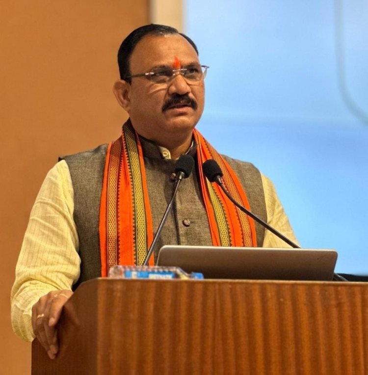 रायपुर : आम जन के स्वास्थ्य को ध्यान में रखते हुए निस्वार्थ भाव से काम करें अधिकारी व चिकित्सक : स्वास्थ्य मंत्री श्री श्याम बिहारी जायसवाल