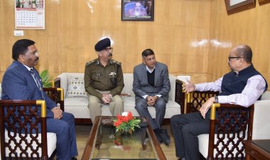 रायपुर : राज्यपाल श्री डेका को मुख्य सचिव एवं वरिष्ठ अधिकारियों ने दी नए वर्ष की शुभकामनाएं