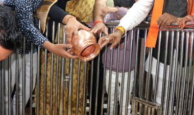 राज्यमंत्री श्रीमती बागरी ने ओंकारेश्वर ज्योतिर्लिंग महादेव के दर्शन कर जलाभिषेक किया