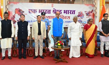 रायपुर : नक्सली हिंसा में शहीद हुए जवानों को राजभवन में दी गई श्रद्धांजलि