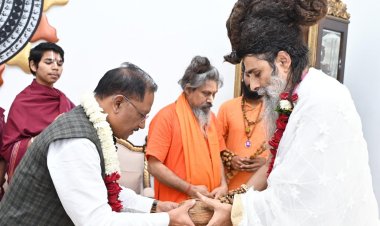 रायपुर : मुख्यमंत्री श्री विष्णु देव साय से सद्गुरु श्री ऋतेश्वर जी महाराज ने की सौजन्य मुलाकात