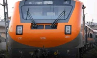 Amrit Bharat Train: यूपी-बिहार वालों को रेलवे ने दी गुडन्यूज, वंदे भारत नहीं, अब आ रही है हाईटेक 'अमृत भारत', जानें खासियत