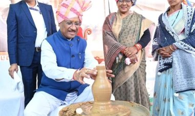 रायपुर : मुख्यमंत्री श्री विष्णु देव साय ने तातापानी महोत्सव में विभागीय स्टॉलों का किया अवलोकन