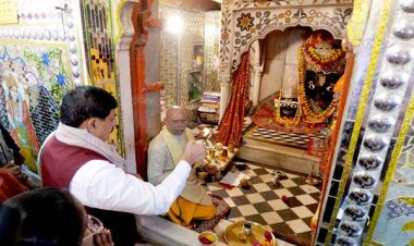 मुख्यमंत्री डॉ. यादव ने कामतानाथ मंदिर में पूजा-अर्चना की