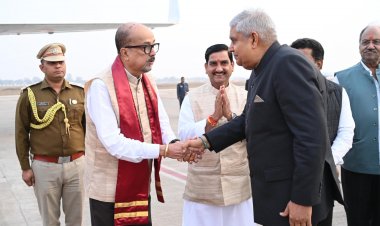 रायपुर : उपराष्ट्रपति श्री धनखड़ को एयरपोर्ट में दी गई भावभीनी बिदाई