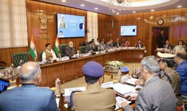 केन्द्रीय गृह एवं सहकारिता मंत्री श्री अमित शाह ने आज नई दिल्ली में मध्यप्रदेश के मुख्यमंत्री डॉ. मोहन यादव की उपस्थिति में राज्य में तीन नए आपराधिक कानूनों के कार्यान्वयन पर की समीक्षा बैठक की अध्यक्षता