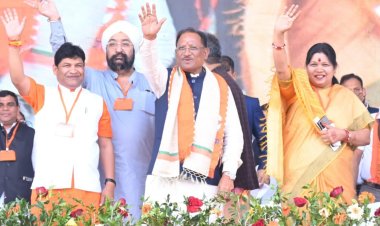 रायपुर : प्रधानमंत्री नरेंद्र मोदी की एक और गारंटी पूरी: भूमिहीन श्रमिकों को 10-10 हजार रुपए सालाना देने की मुख्यमंत्री श्री साय ने की घोषणा