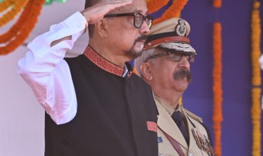 रायपुर : गणतंत्र दिवस के अवसर पर राज्यपाल श्री रमेन डेका द्वारा आज यहां राजधानी रायपुर में पुलिस परेड ग्राउंड में ध्वजारोहण किया गया और परेड की सलामी ली गई