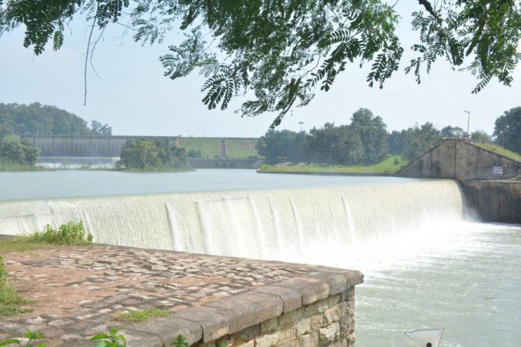 धमतरी : एशिया का प्रथम स्वचलित सायफन स्पिल-वे मुरूमसिल्ली बांध पर्यटन का केन्द्र