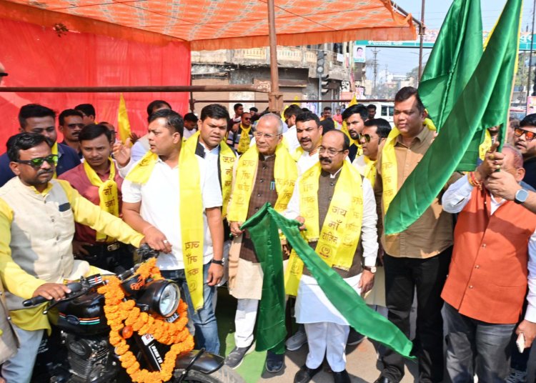 रायपुर : उप मुख्यमंत्री श्री अरुण साव ने बाइक रैली को हरी झंडी दिखाकर किया रवाना