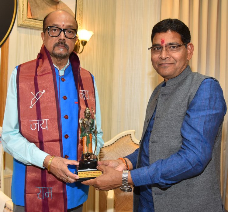 रायपुर : राज्यपाल श्री डेका से खेल मंत्री श्री वर्मा ने सौजन्य भेंट की