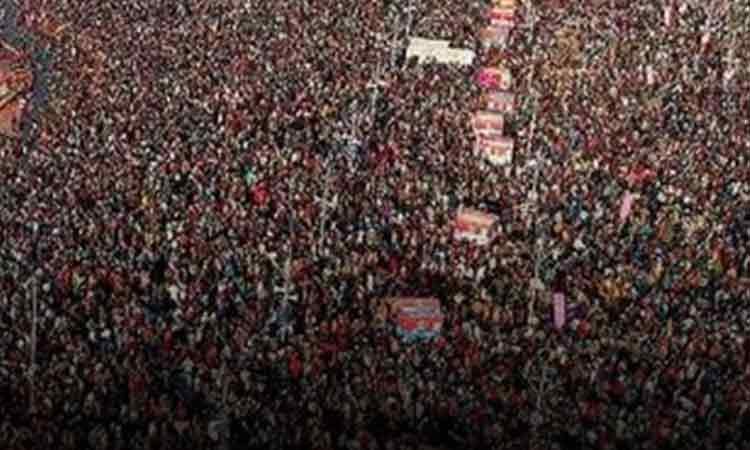 MahaKumbh 2025: यूपी पुलिस ने महाकुंभ में साइबर फ्रॉड से बचने के लिए बनाया मास्टर प्लान, स्कैमर्स पर ऐसे रखेगी नजर