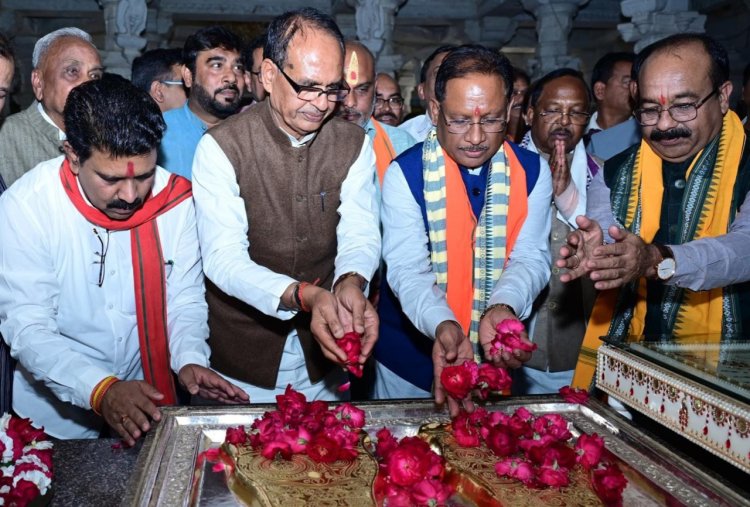 रायपुर : केन्द्रीय मंत्री श्री शिवराज सिंह चौहान ने भगवान श्री पार्श्वनाथ की पूजा-अर्चना कर प्रदेशवासियों के सुख-समृद्धि एवं खुशहाली की कामना की