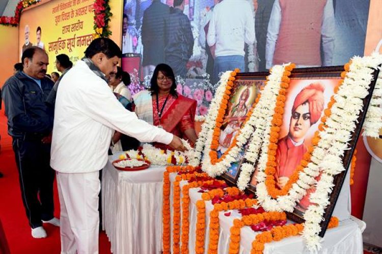 मुख्यमंत्री डॉ. यादव ने स्वामी विवेकानंद की प्रतिमा पर किया माल्यार्पण