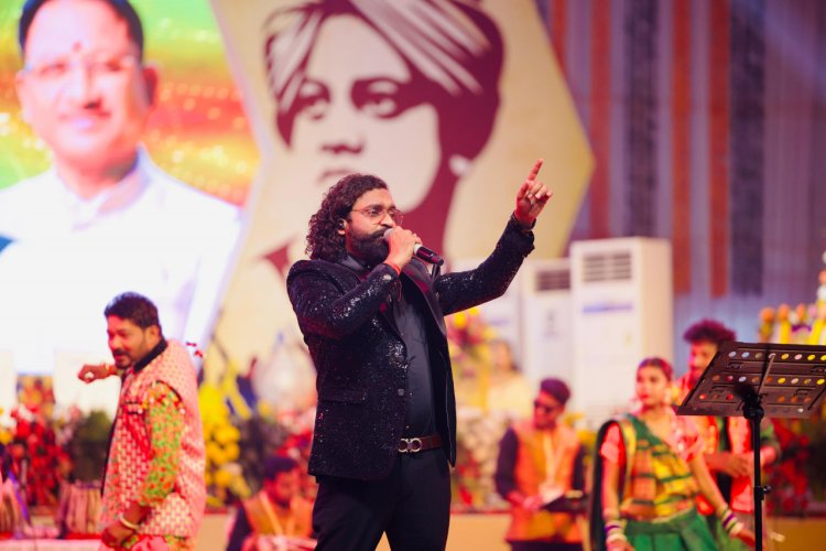रायपुर : छत्तीसगढ़ी फिल्म और संगीत उद्योग के उभरते सितारे अनुराग शर्मा ने युवाओं में जमाया रंग