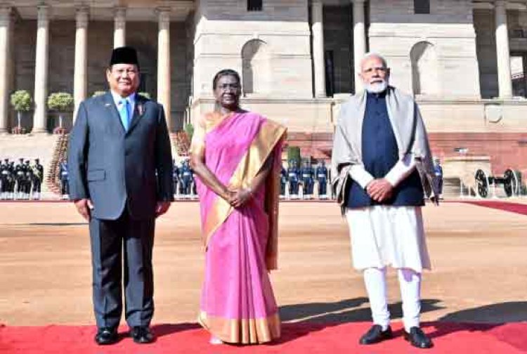 राष्ट्रपति मुर्मू और प्रधानमंत्री मोदी ने राष्ट्रपति भवन में इंडोनेशिया के राष्ट्रपति प्रबोवो सुबिआंतो का स्वागत किया